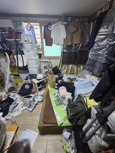 고독사 특수청소 · 방 작업 전 현장 사진