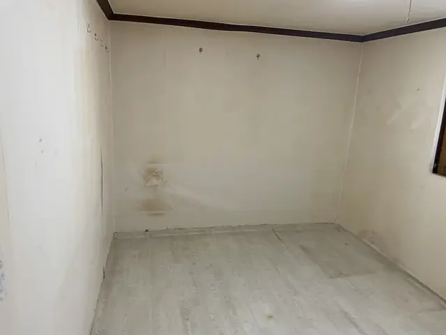 유품정리 · 방 모서리 작업 후 현장 사진